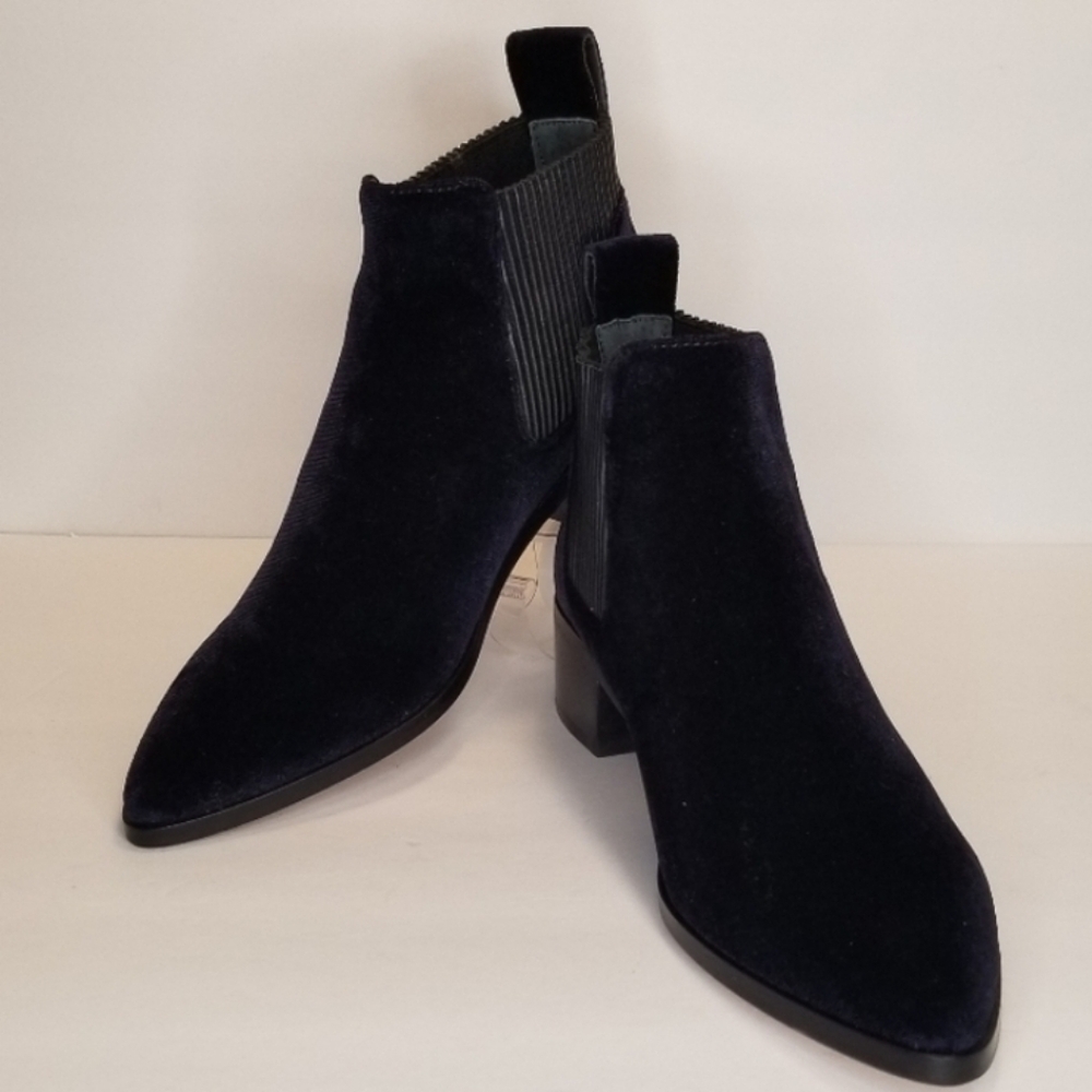 DOLCE VITA  BLUE VELVET BOOTIES SZ 8
